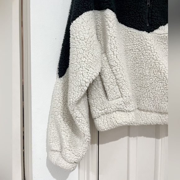 SAGE COLLECTIVE Charcoal and White Teddy Pullover Zip size small - Picture 2 of 6